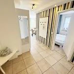 Salus Whg 4 Mit 2 Baedern, Balkon & Sky Apartman Baabe