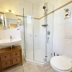 Salus Whg 4 Mit 2 Baedern, Balkon & Sky Apartman Baabe