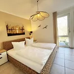Salus Whg 4 Mit 2 Baedern, Balkon & Sky Apartman Baabe