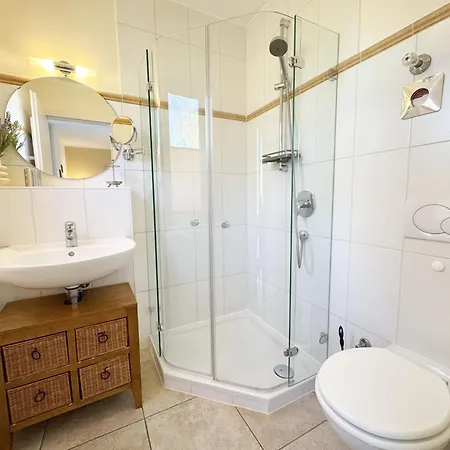Salus Whg 4 Mit 2 Baedern, Balkon & Sky Apartment Baabe