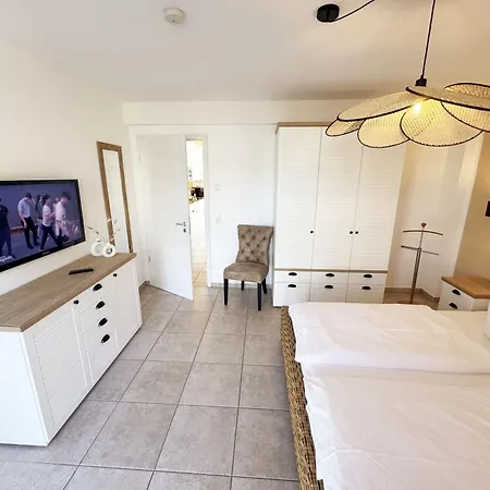 Apartment Salus Whg 4 Mit 2 Baedern, Balkon & Sky Baabe